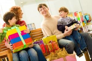 Family-shopping-for-Christmas