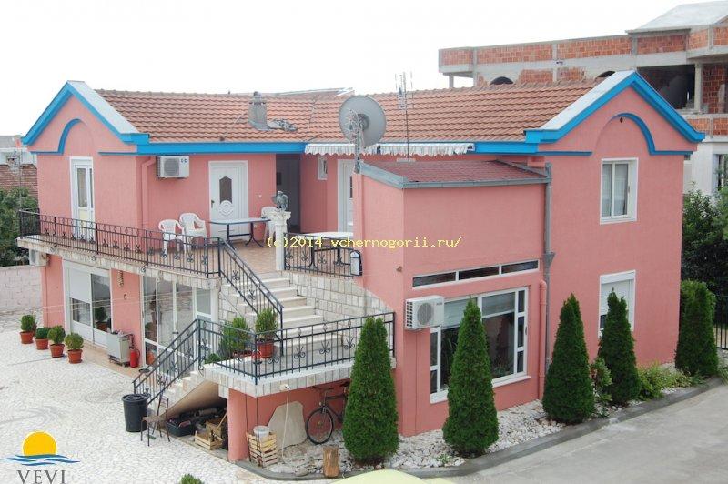 Дом с участком в Черногории