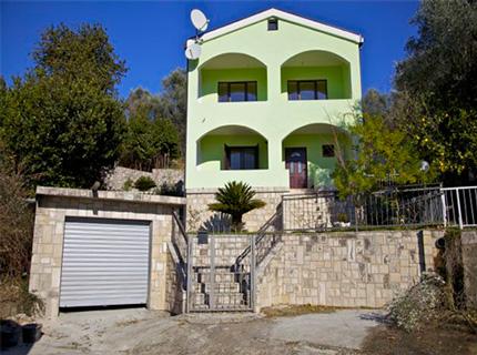 Дом в Булярице  с видом на море в Черногории.